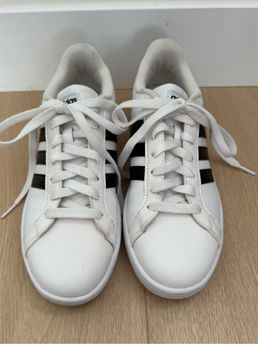 Adidas Cloudfoam White Black Stripe Sneakers Women’s 8.5 Comfort Casual